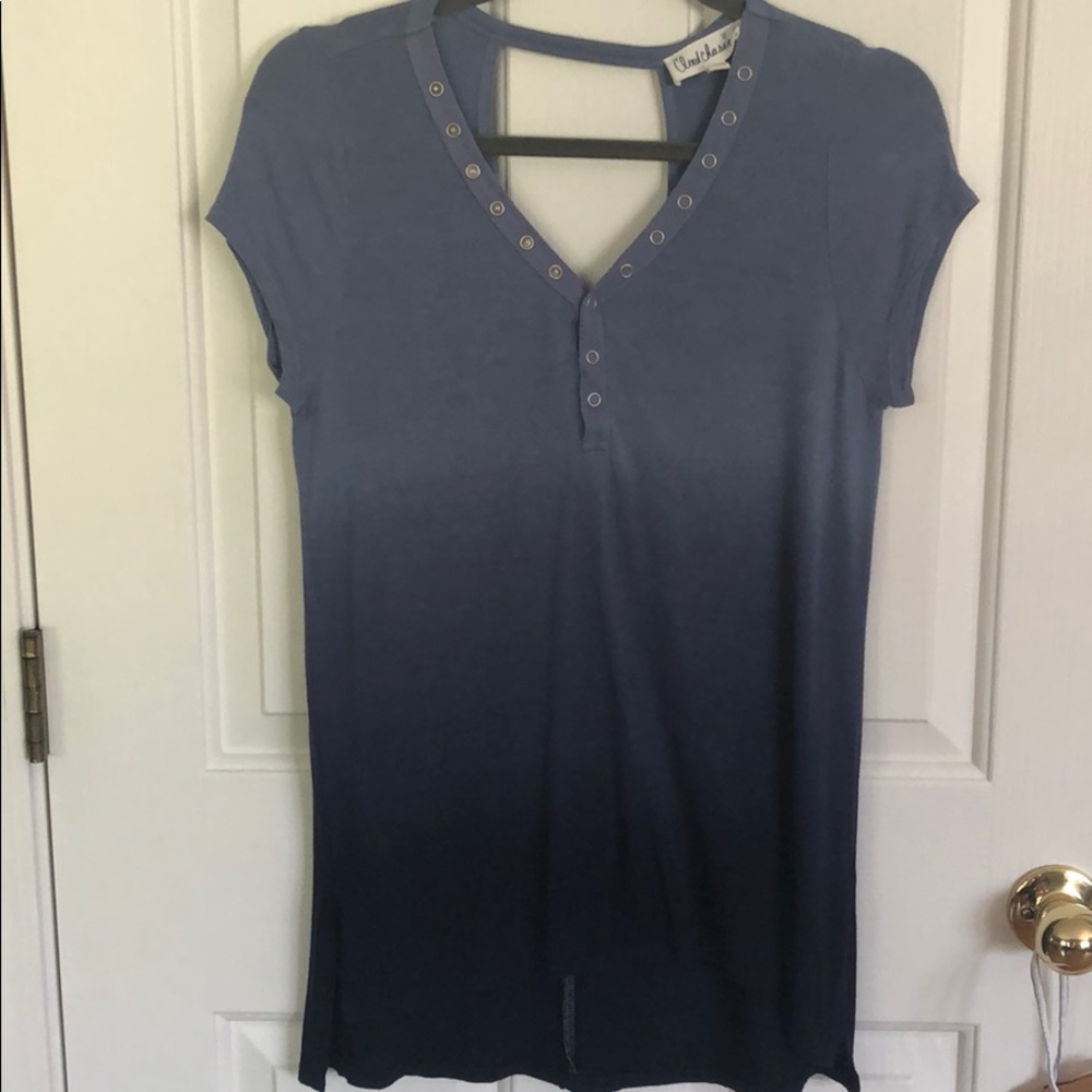 Blue ombré soft vneck snap shirt